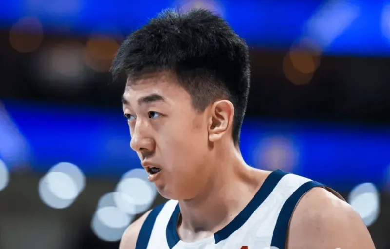 开云-王少杰出战25分钟，投篮3中2得到4分6篮板，正负值+3
